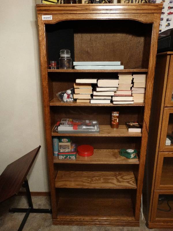 lot 931 image: Oak Book Shelf - no contents