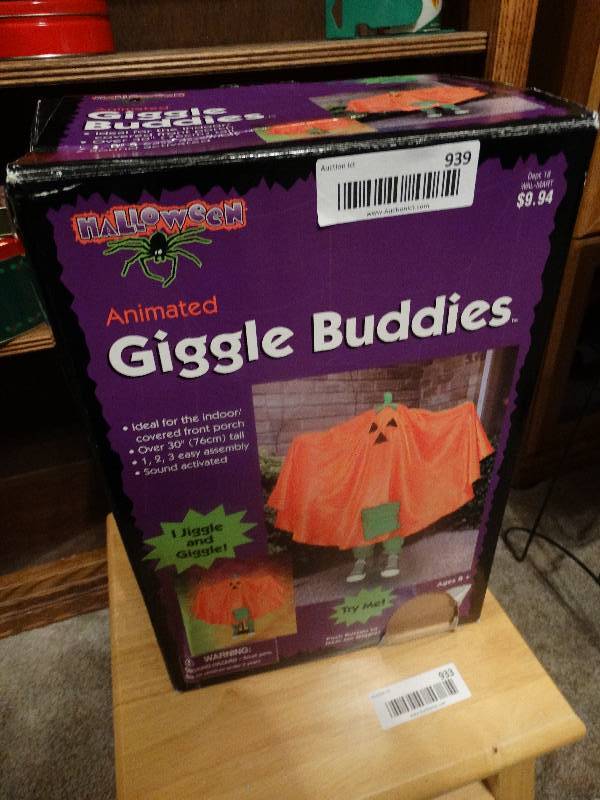 lot 939 image: Animated Giggle Buddies - in box