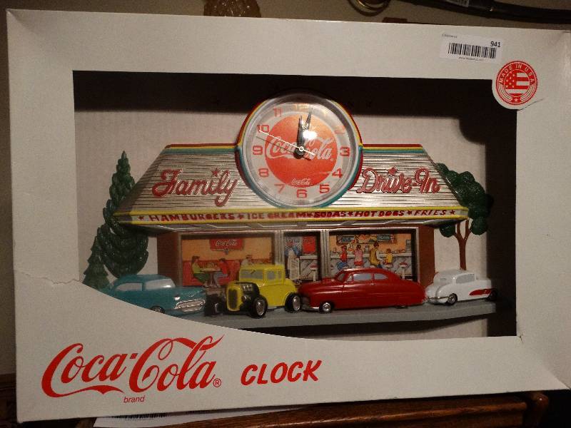 lot 941 image: CocaCola Clock in Box