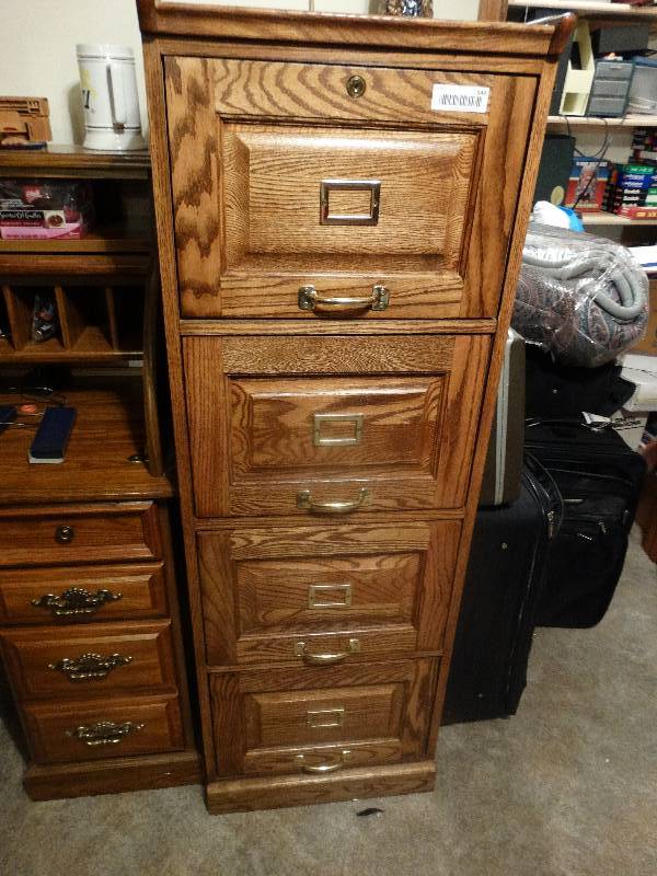 lot 944 image: 4 Drawer Oak File Cabinet w Contents