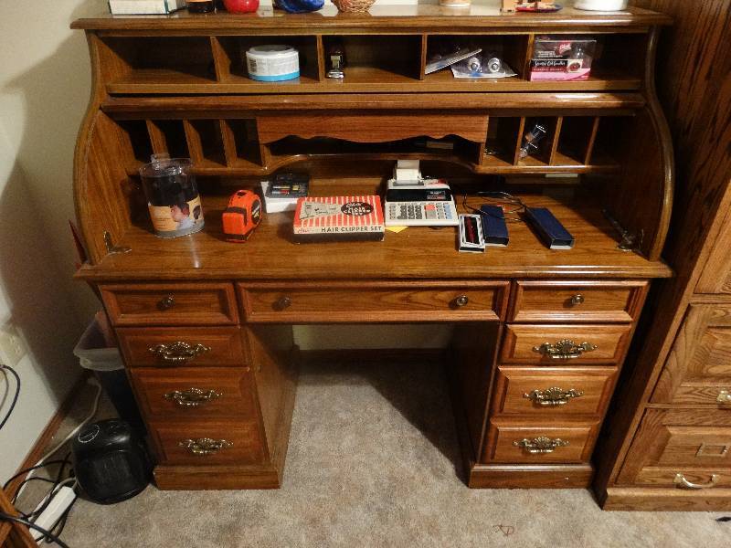 lot 948 image: Roll Top Desk - no contents