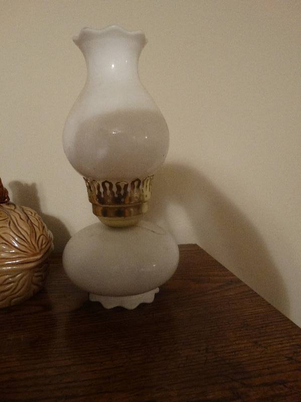lot 954 image: Contents - Air Coder, Lamps (2), Craftsman, & Gumball Machine