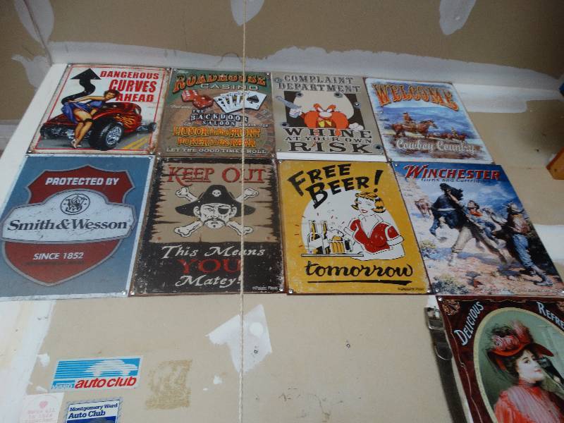 lot 976 image: 16 metal wall signs
