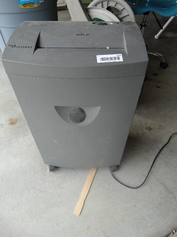 lot 977 image: Tech solution paper shredder