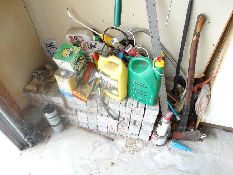 lot 982 image: Stack of bricks, rake, lawn & garden items, misc.