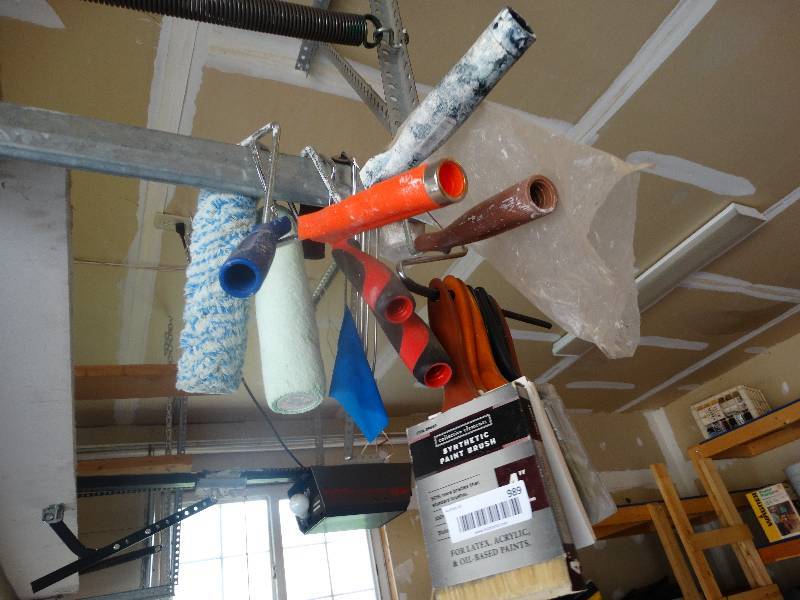 lot 989 image: Paint supplies brushes & rollers