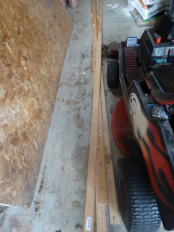 lot 992 image: 4 sticks of trim