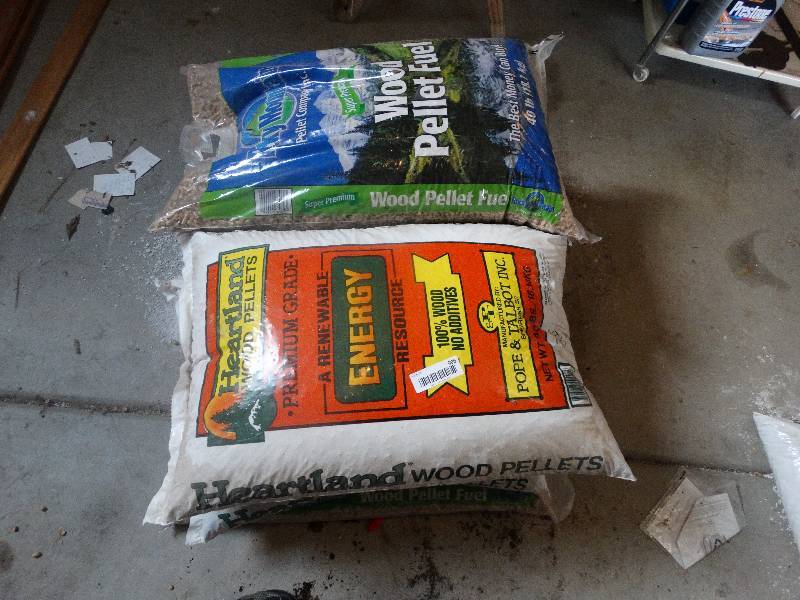 lot 996 image: 6 bags of wood pellets. 40 pounds each bag