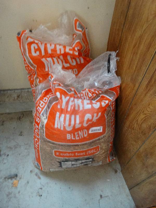 lot 997 image: 2 bags of cypress mulch