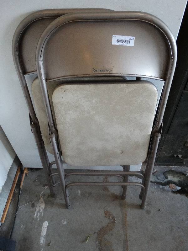 lot 1624 image: 2 metal folding chairs