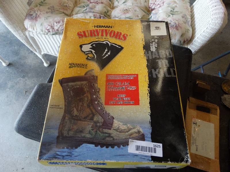 lot 1625 image: New in box Herman Survivor water proof camo work boots- Size 13