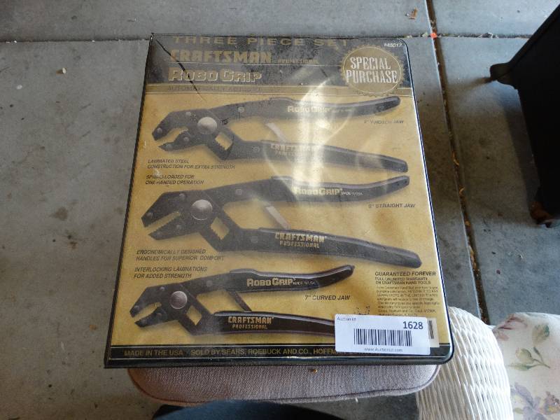 lot 1628 image: Craftsman 3 pc robogrip pliers- New