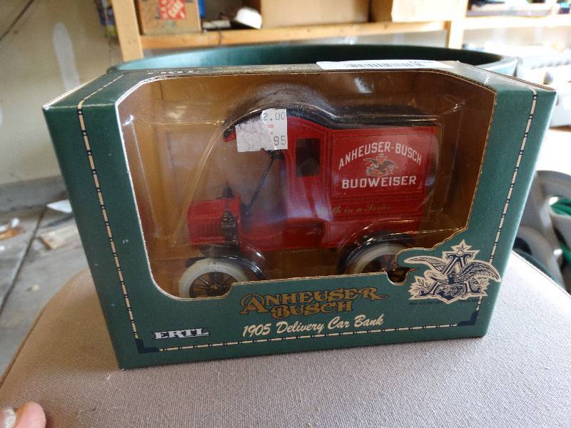 lot 1634 image: Ertl 1905 delivery car bank in box