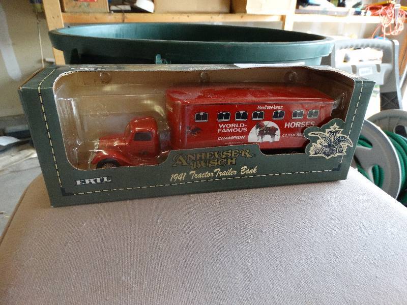 lot 1635 image: Ertl 1941 Budweiser tractor trailer bank in box