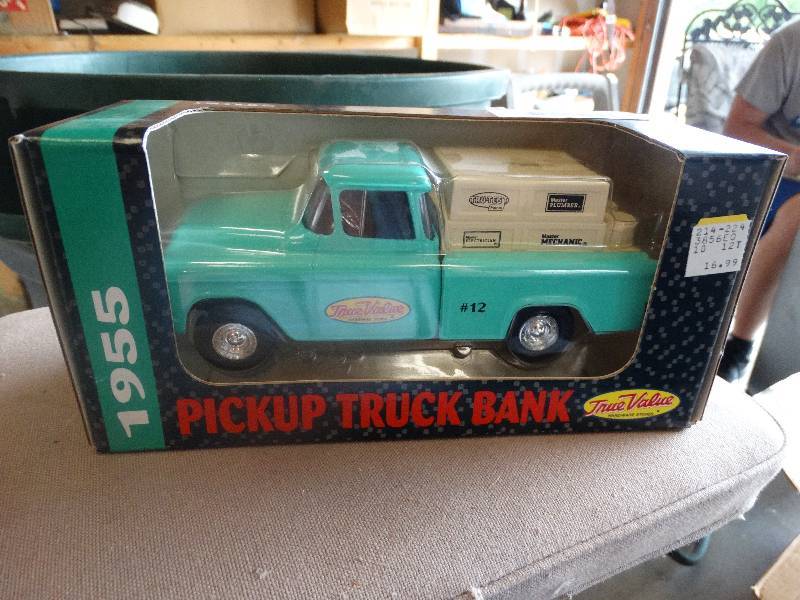 lot 1641 image: Ertl 1955 pickup truck bank in box