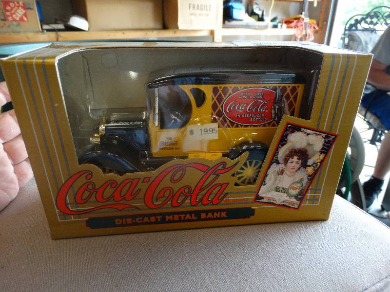 lot 1642 image: Coca-Cola die cast metal bank in box