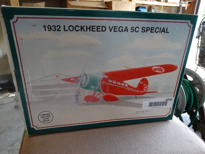 lot 1650 image: 1932 Lockheed Vega 5c Special die cast airplane bank in box