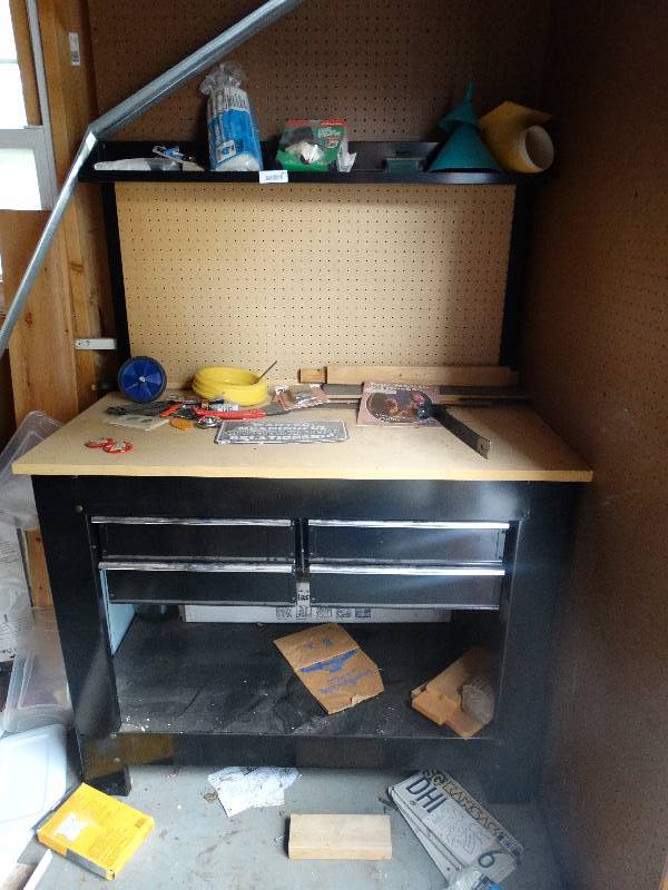lot 1662 image: Workbench w 4 drawers