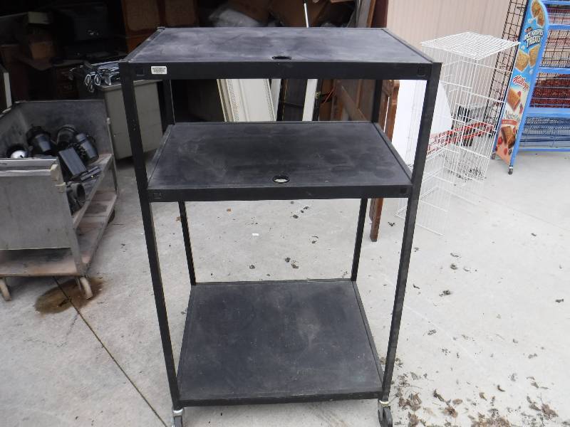 lot 3002 image: Metal AV Cart