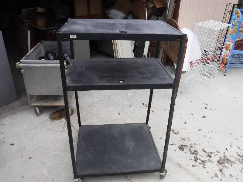 lot 3003 image: Metal AV Cart