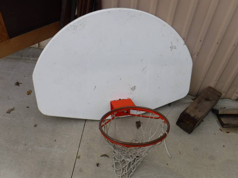 lot 3007 image: Basketball backboard with rim