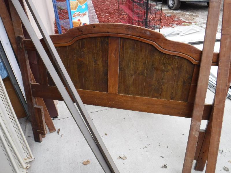 lot 3008 image: Wooden Headboard with rails