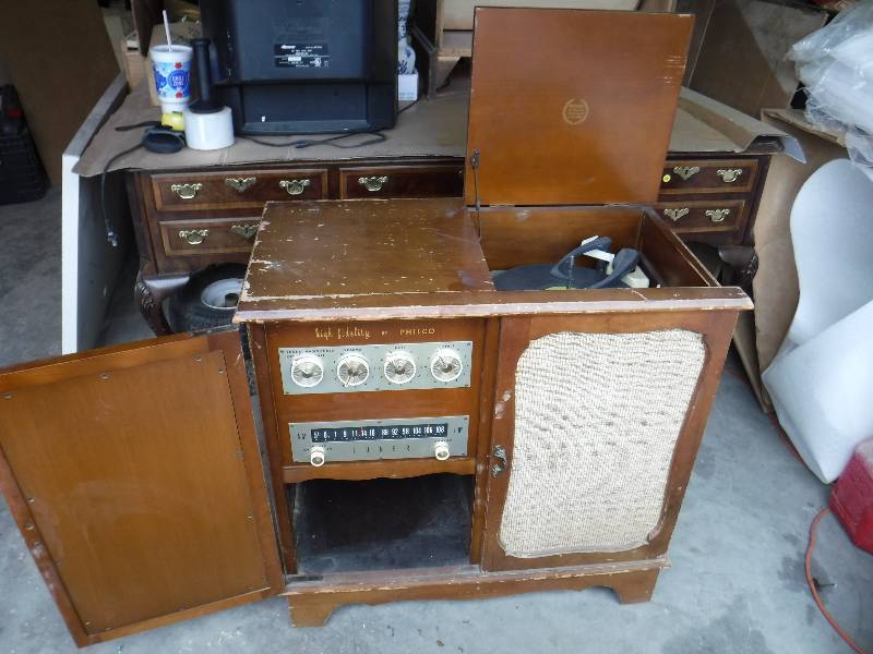lot 3022 image: philco radio record player console