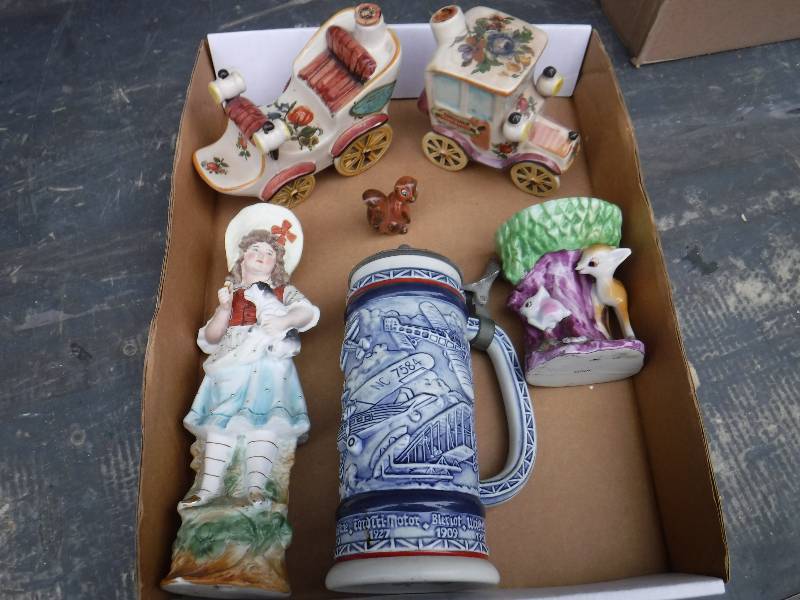 lot 3036 image: porcelain collectibles