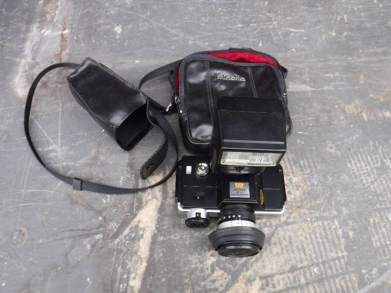 lot 3044 image: minolta camera with flash