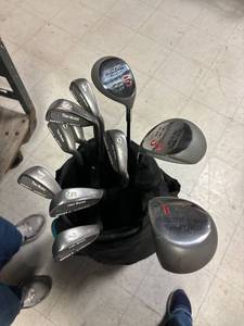 lot 3 image: Full set of mens Cubs, 8 tour model 3-Pw, 3 metal woods select pro, with datrek golf bag