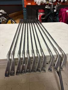 lot 25 image: 11-Rare ping eye black dot iron set, 1-SW