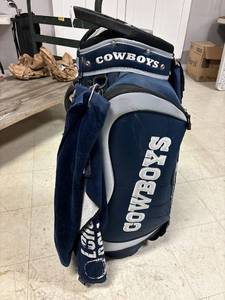 lot 29 image: NFL Dallas cowboy golf bag, Like New