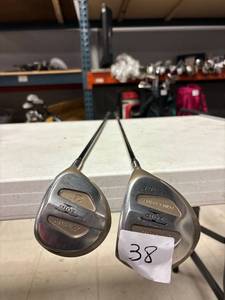 lot 38 image: Mizuno Zoid driver and #3 wood