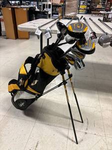 lot 51 image: Left Hand Walter Hagen junior set, 7 clubs and stand bag