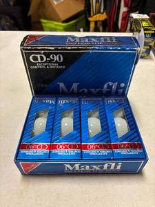 lot 77 image: 12- maxfli CD-90 golf balls