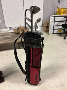 lot 97 image: Wilson Junior set four clubs and carry bag