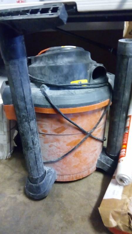 lot 7530 image: 12 gal Ridgid wetdry vac.