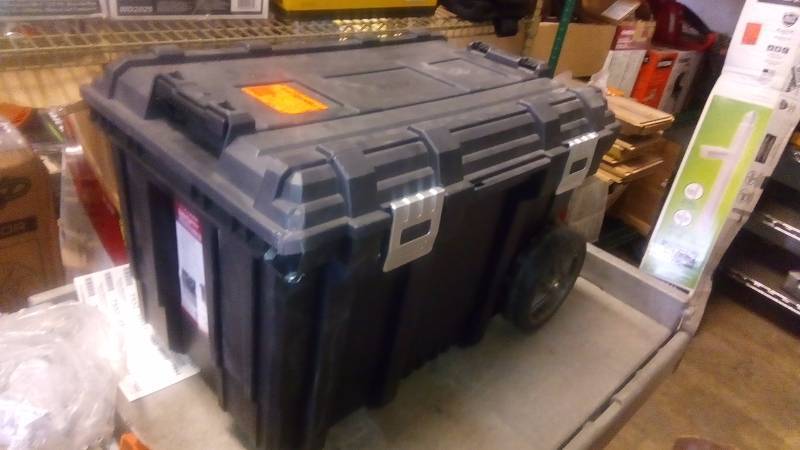 lot 7541 image: Husky 15 gal. connect jobsite cart