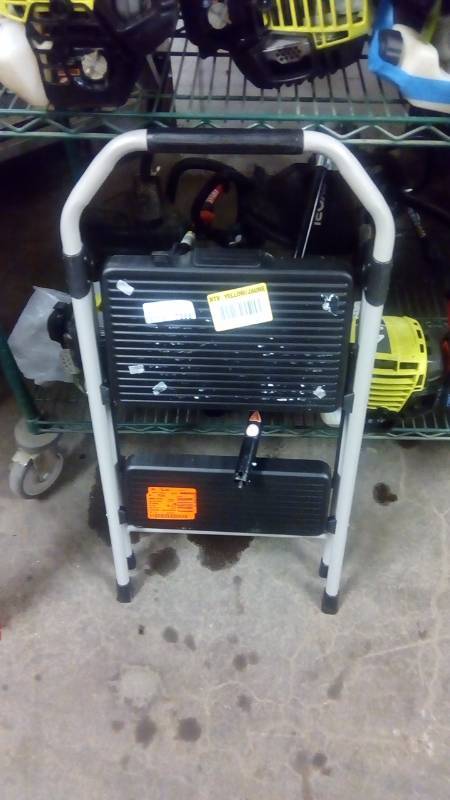 lot 7588 image: 2 step gorilla step ladder