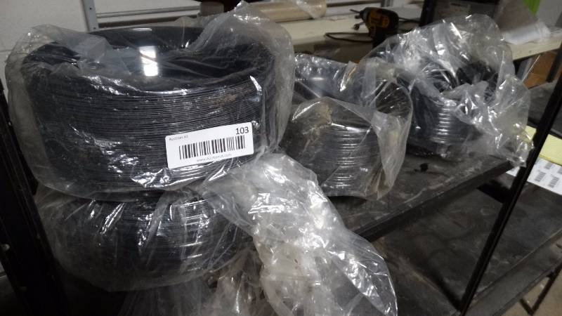 lot 103 image: 4 packages of plastic bowls
