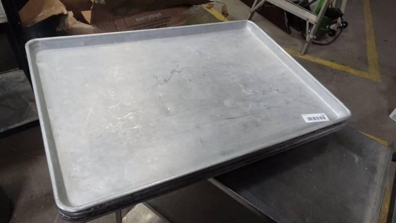 lot 117 image: 5 full size baking sheet pans