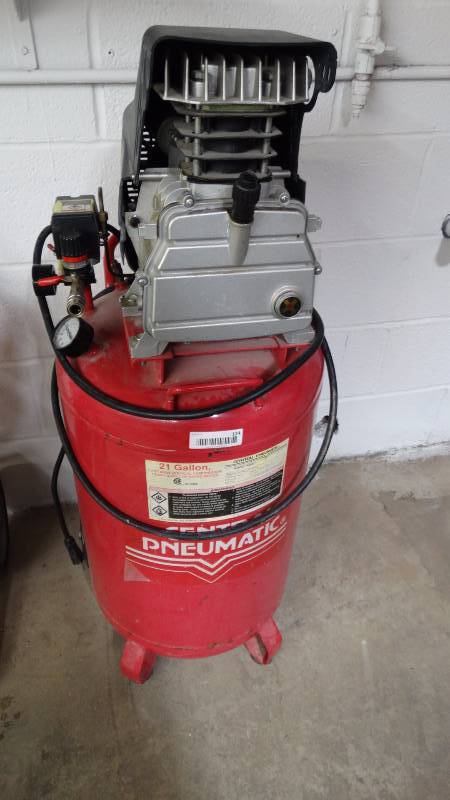 lot 124 image: 21 gallon air compressor