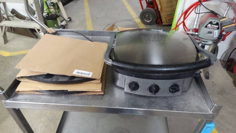 lot 131 image: Bella kitchen griddle w extra plates