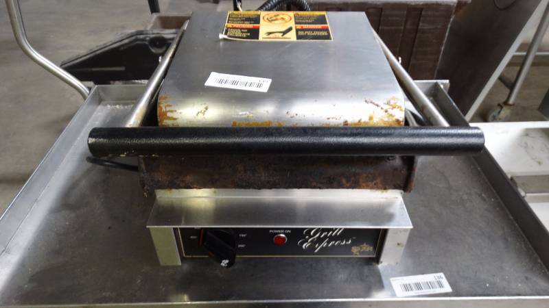 lot 139 image: Star grill express clam shell grill