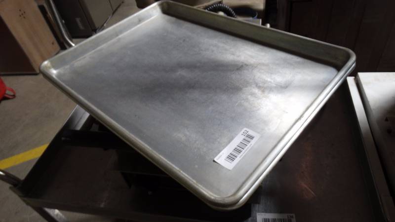 lot 152 image: 2 half size sheet pans