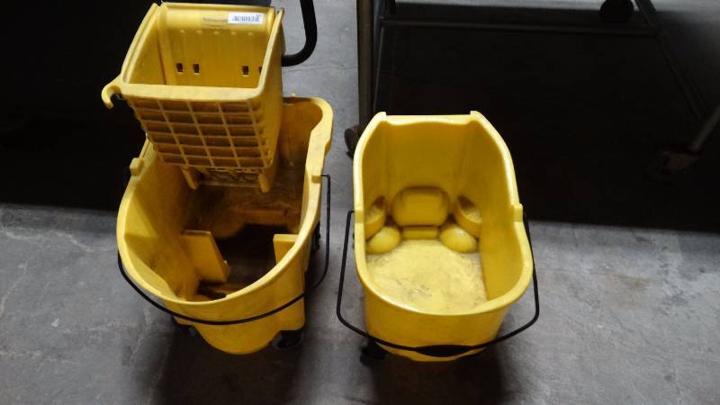 lot 162 image: 2 mop buckets w 1 ringer