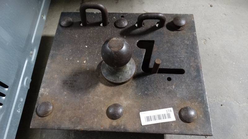 lot 174 image: Removable ball gooseneck hitch