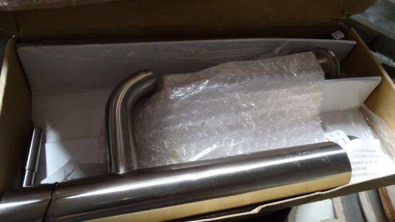 lot 175 image: Faucet kit in box