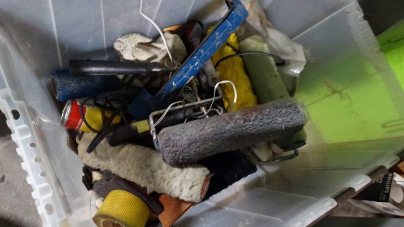 lot 176 image: Tub w painting supplies- rollers & frames