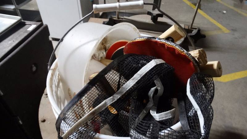 lot 179 image: Bucket w table tennis net & paddles
